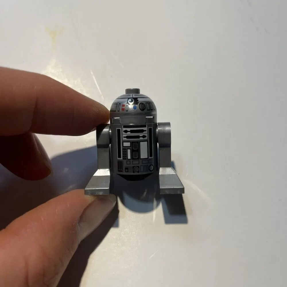 Lego Star Wars R2-Q2 Astromech Small Dots Minifigure 7915 Silver SD42 SHIPS FAST